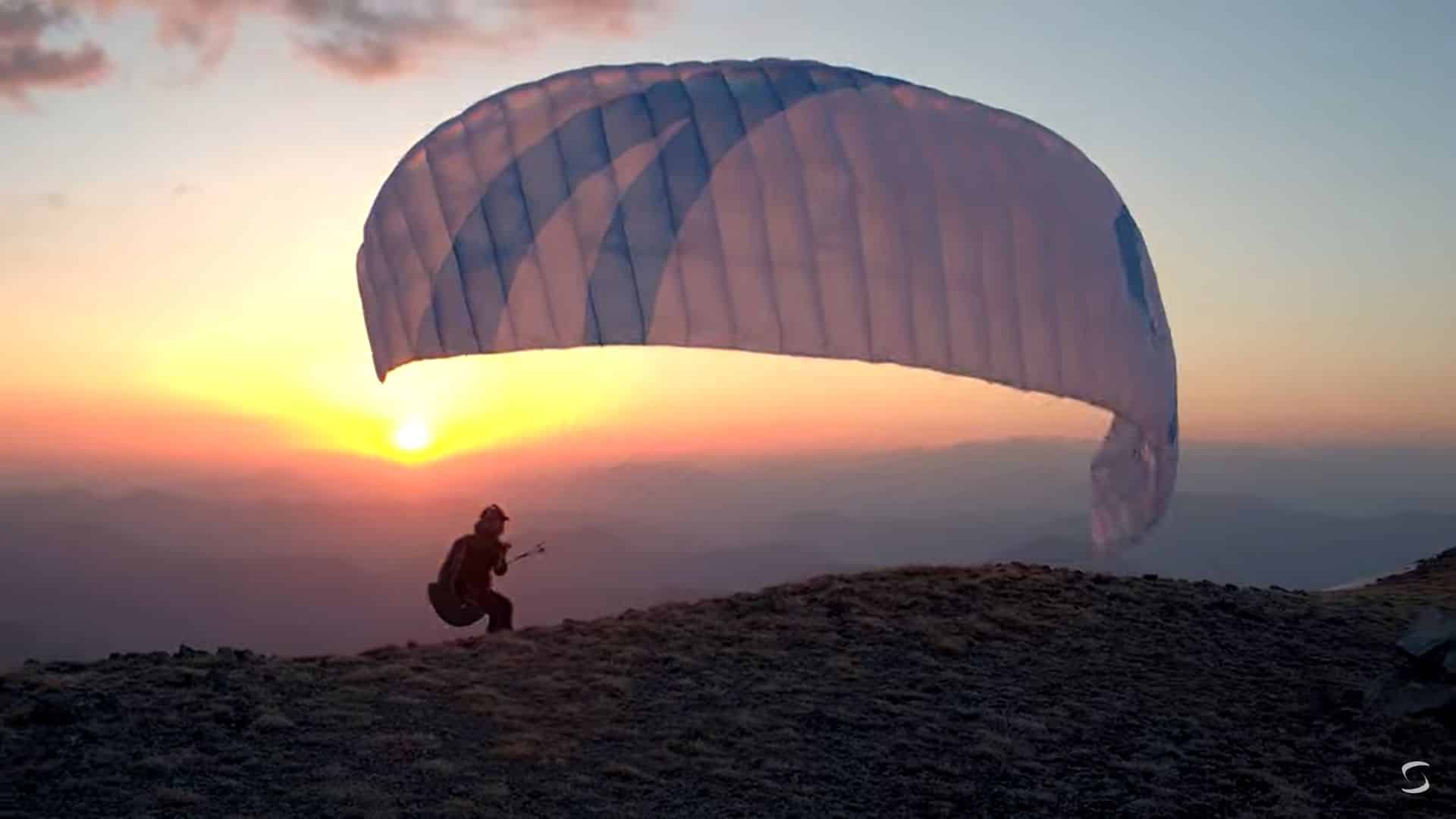 Klicken Sie auf das Miniaturbild, um das Video von Flug der Eiko2 bei Sonnenuntergang abzuspielen.