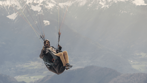 harness paraglider ALTIRANDO LITE in action