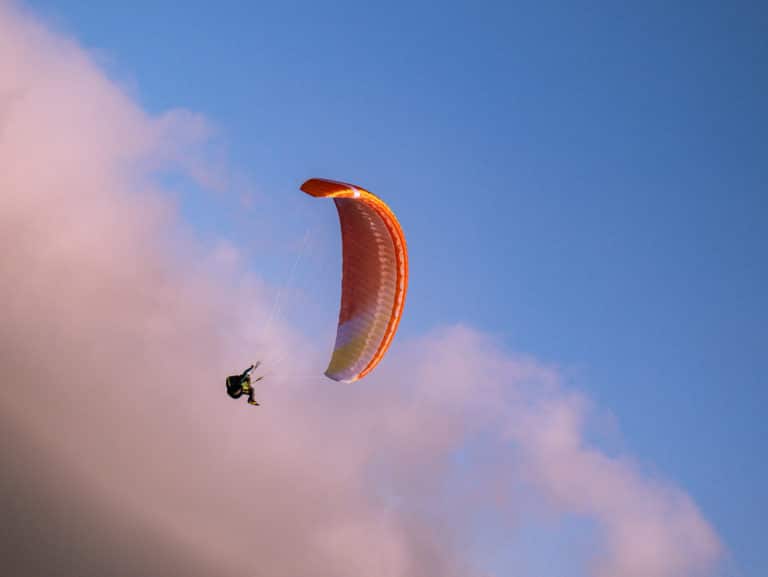 Hendrik Korbe in flight with BIRDY