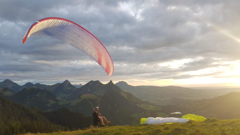 Jean Morisetti at theLanding with theglider cross light SAVAGE