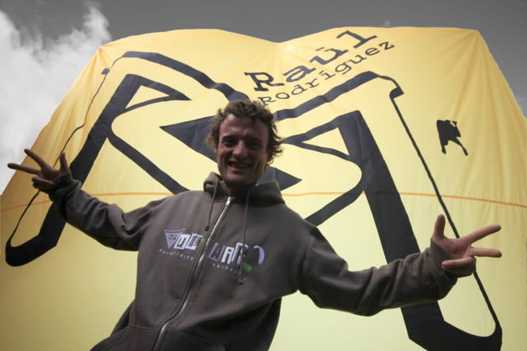 El piloto acrobático Raúl Rodríguez