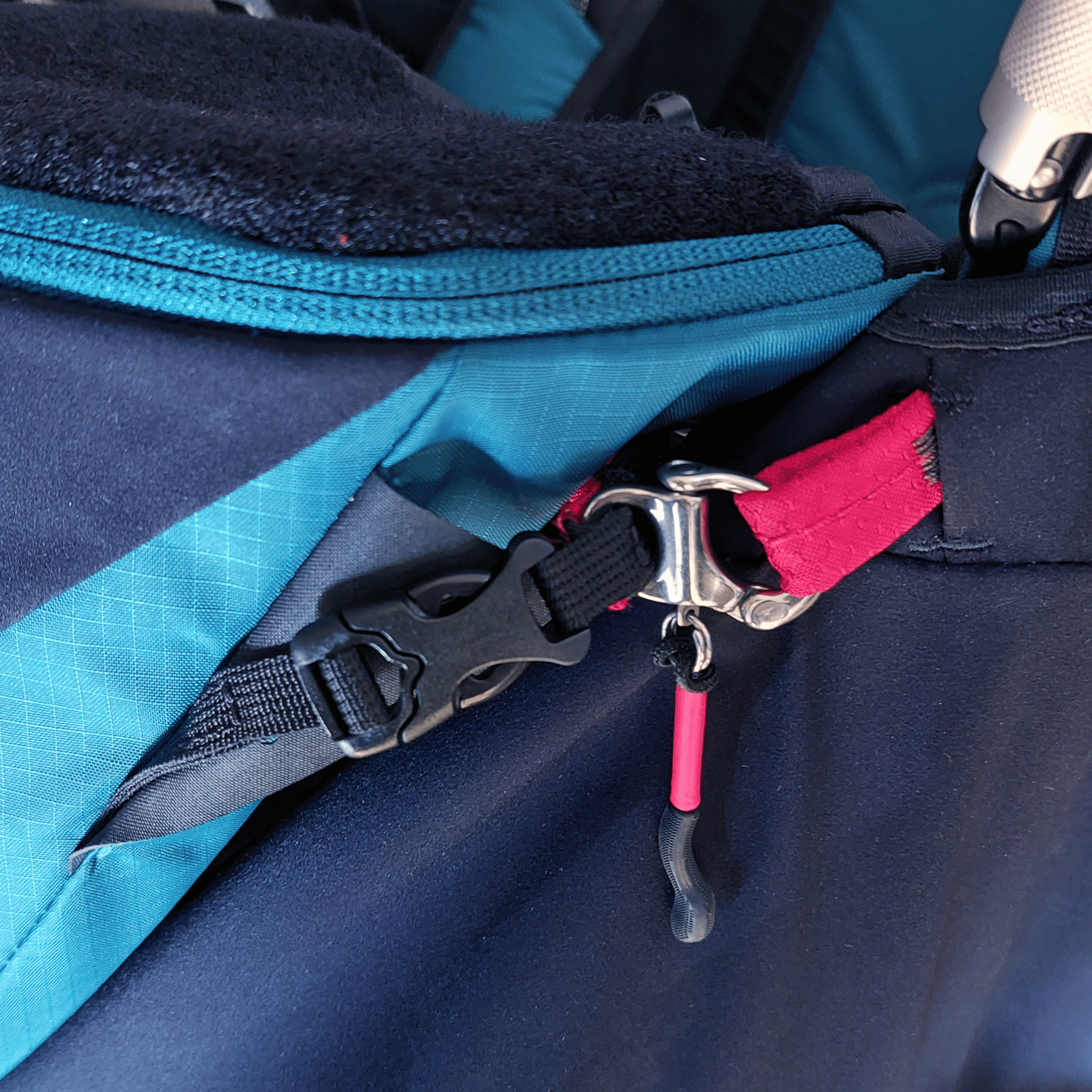 how to attach backpack strap to buckle, loop through clasp, strap