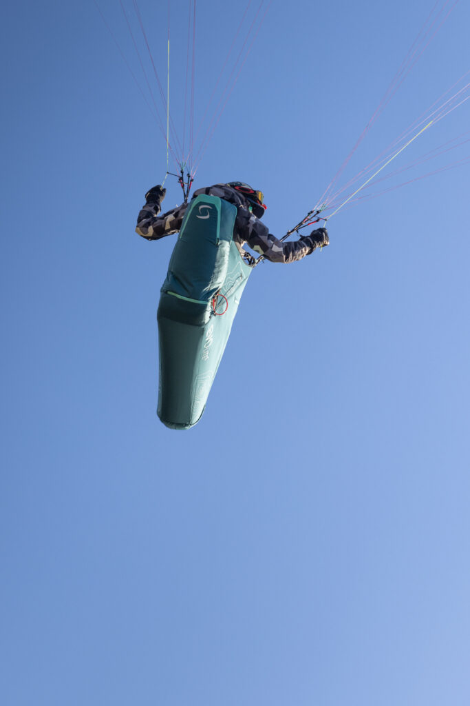 Photo at flight of harness Supair EVO LITE 2 with module speedbag