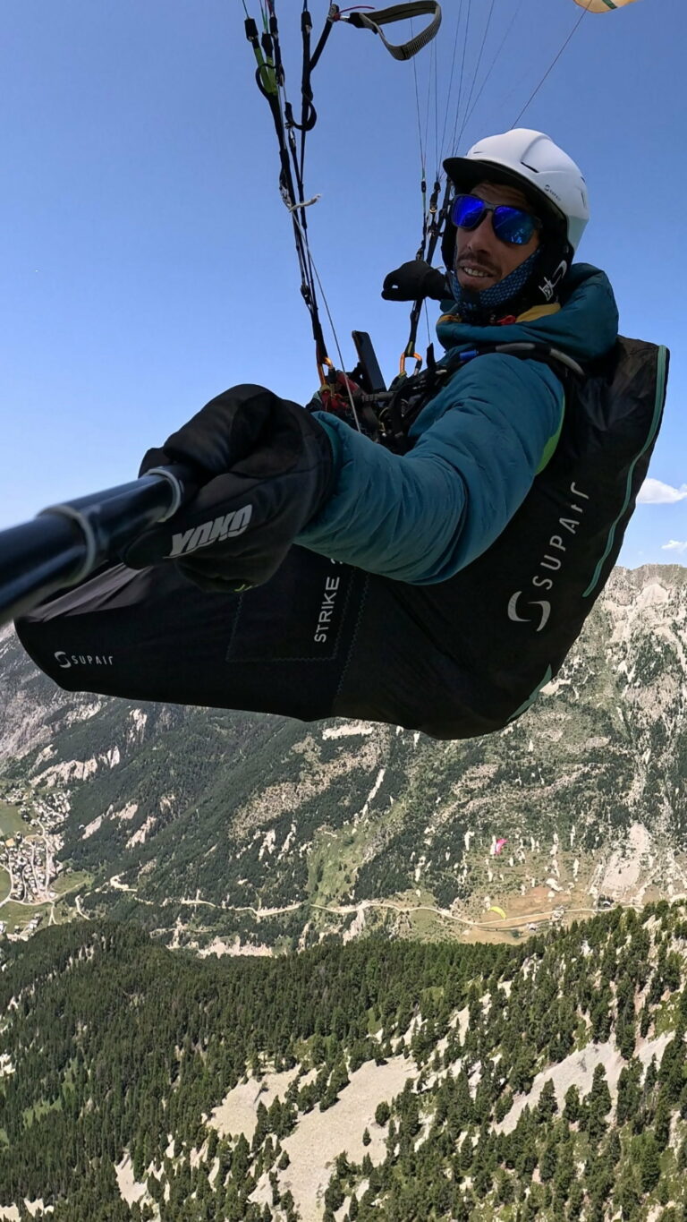 Lucas Dahir en vol avec sa sellette STRIKE 2