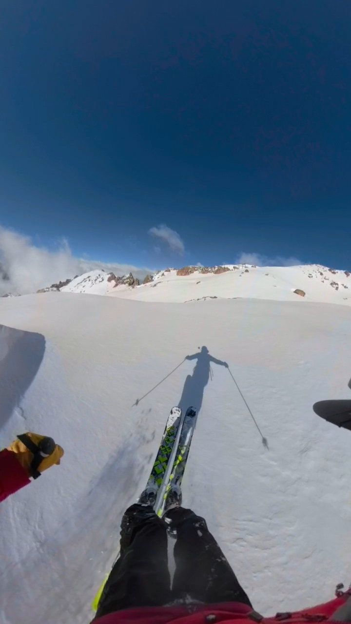 Lucas Dahir en ski en Patagonie