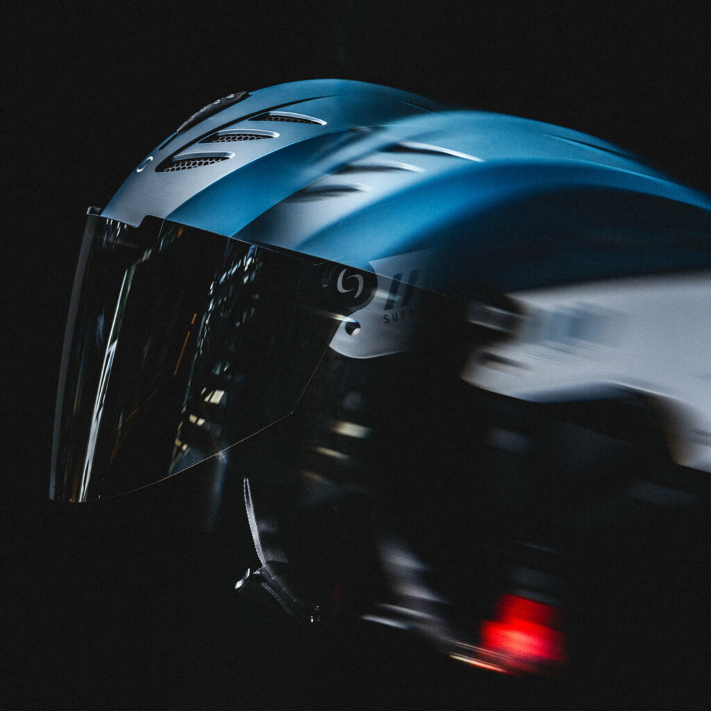 Casque SUPAIRVISOR Supair, visière ouverte en mouvement